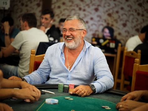 sorin constantinescu familie  Sorin Constantinescu, fondatorul unei companii de jocuri de noroc, se alătură partidului AUR